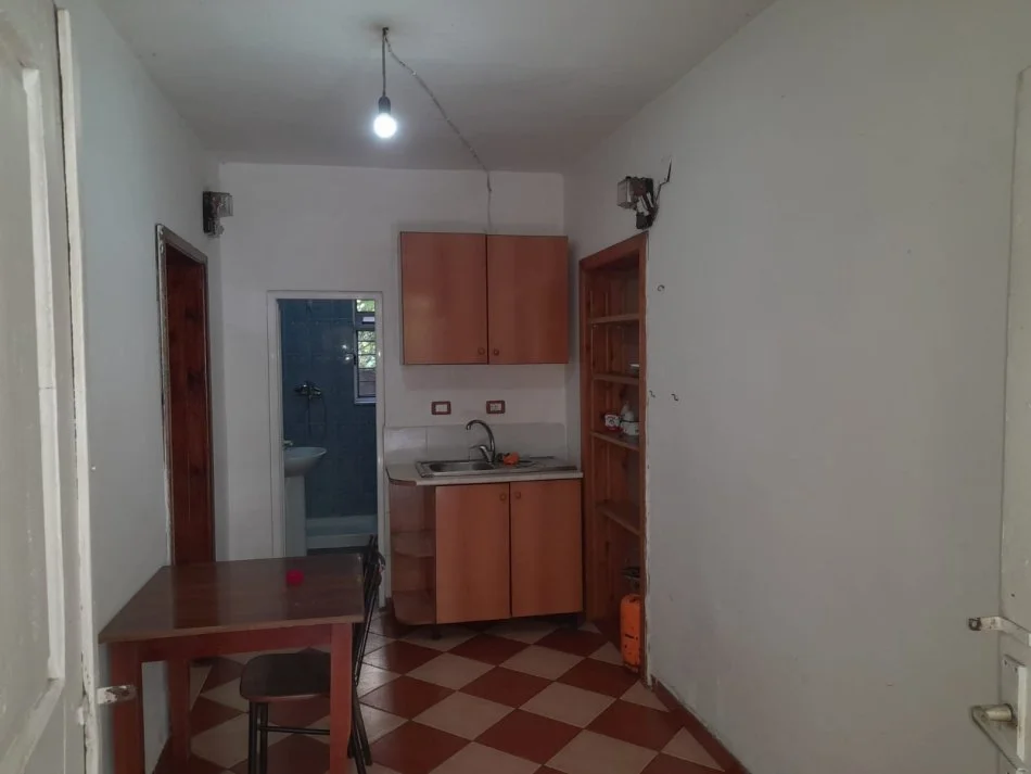 Tirane, jepet me qera Vile 1+1 Kati 1, 35 m² 200 € (Aleksander hobdari)