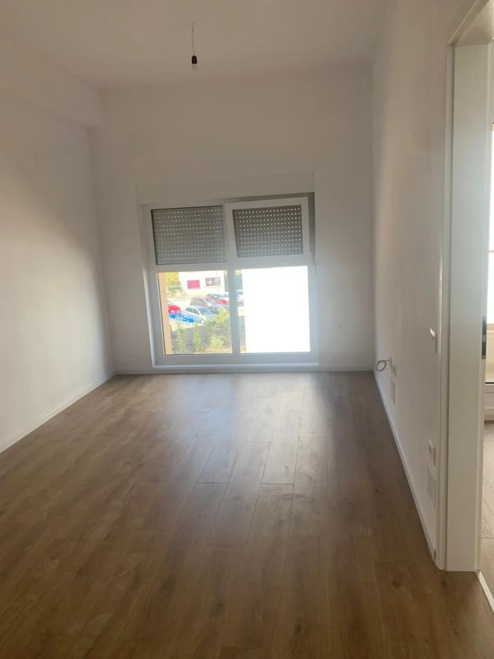 Tirane, jepet me qera apartament 1+1+Ballkon Kati 2, 43 m² 350 € (Kompleksi Mangalem)