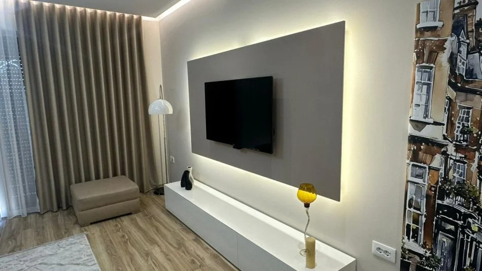 Tirane, jepet me qera apartament 2+1+Ballkon Kati 6, 750 m² 750 € (Xhamlliku)