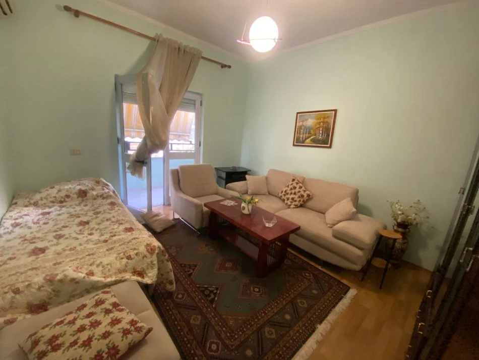 Tirane, jepet me qera 3+1+Ballkon Kati 2, 600 € 