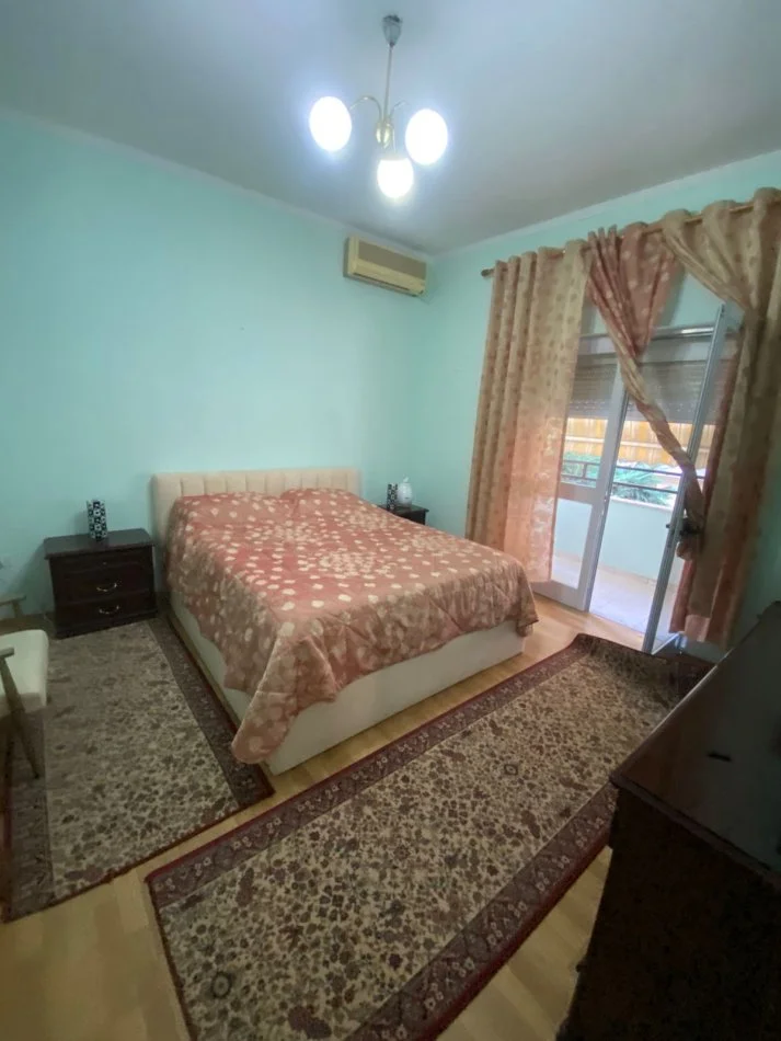 Tirane, jepet me qera 3+1+Ballkon Kati 2, 600 € 