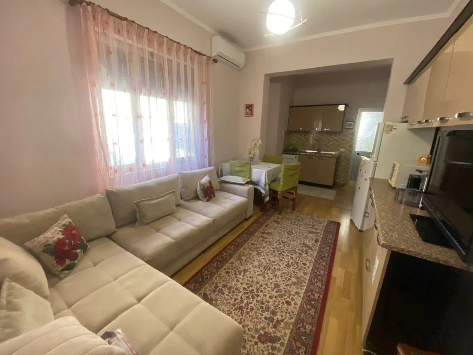 Tirane, jepet me qera 3+1+Ballkon Kati 2, 600 € 