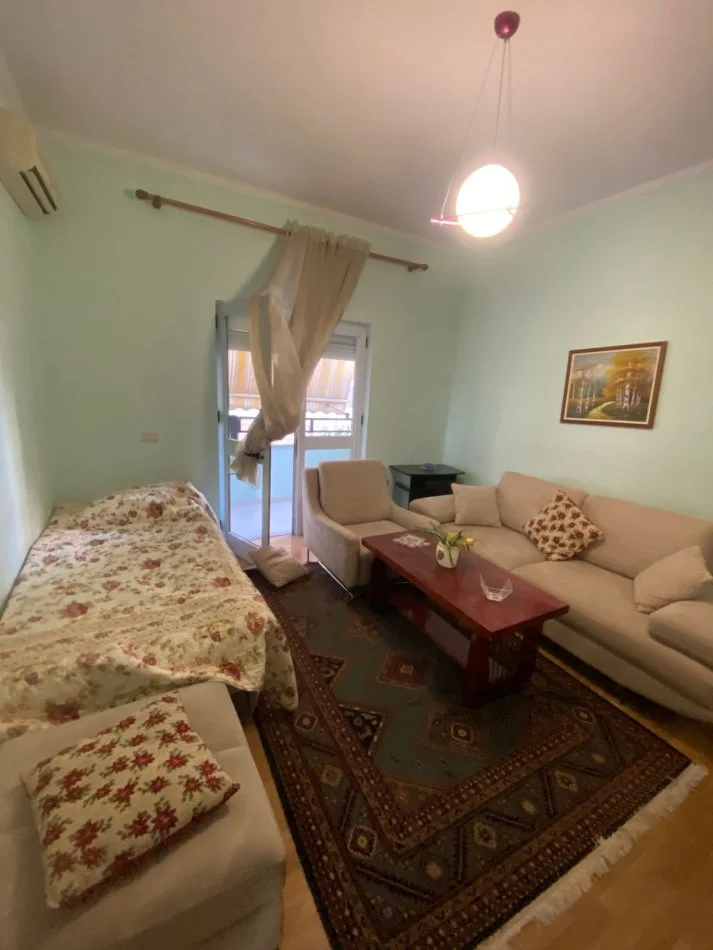 Tirane, jepet me qera 3+1+Ballkon Kati 2, 600 € 