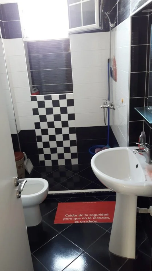 Tirane, jepet me qera apartament duplex 2+1 Kati 5, 80 m² 650 € (Tek Spari, Rruga Mine Peza)