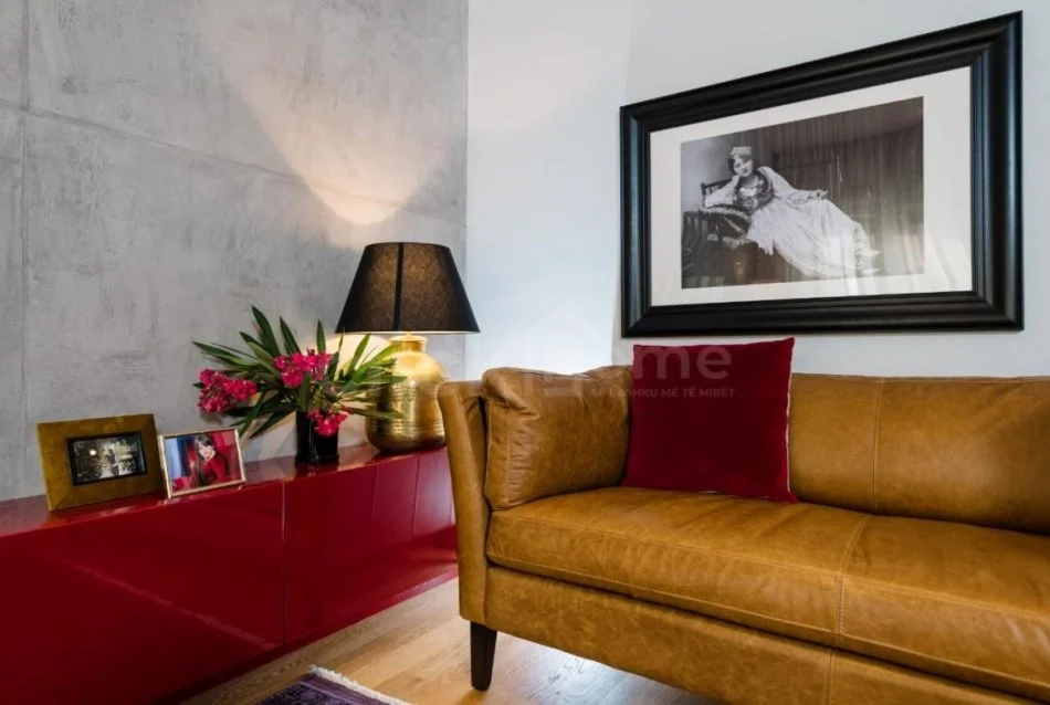 Tirane, shitet apartament 3+1+Ballkon , 278 m² (Sauk)