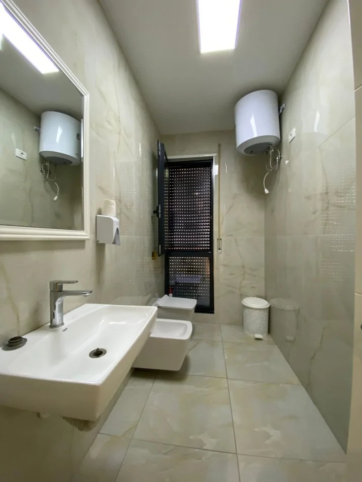 Tirane, jepet me qera zyre Kati 1, 317 m² 4.600 € 