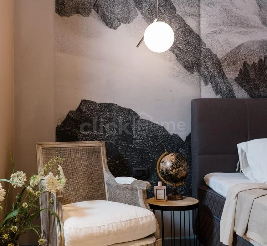 Tirane, shitet apartament 3+1+Ballkon , 278 m² (Sauk)