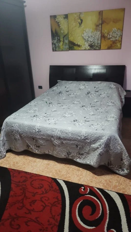 Tirane, jepet me qera apartament 2+1 Kati 4, 80 m² 500 € (Brryli)