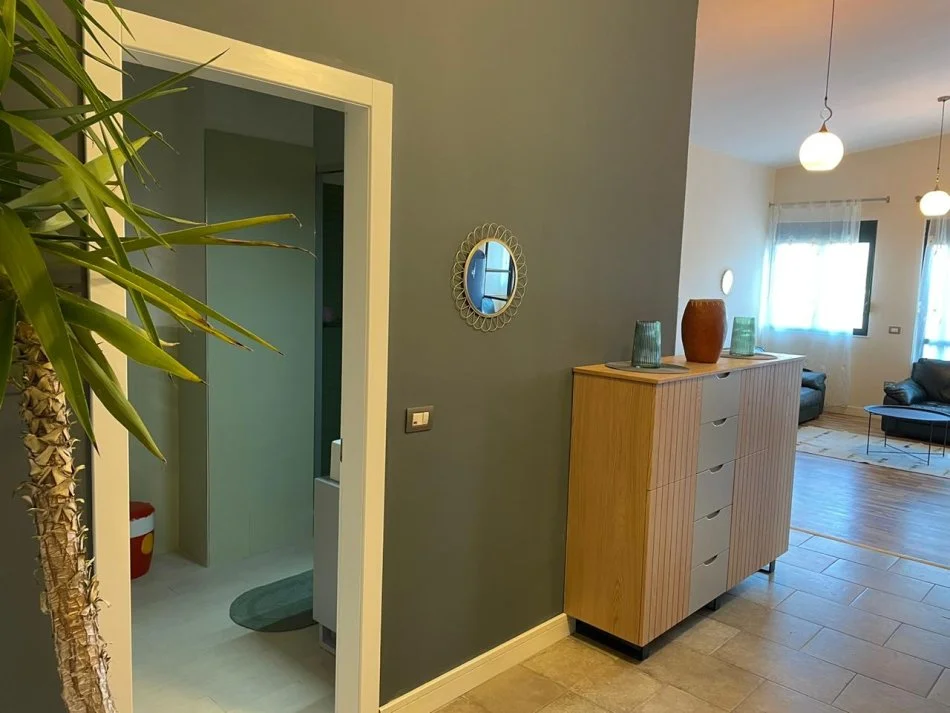 Jepet me qera Apartament 1+1 Rruga Liqeni i Thatë