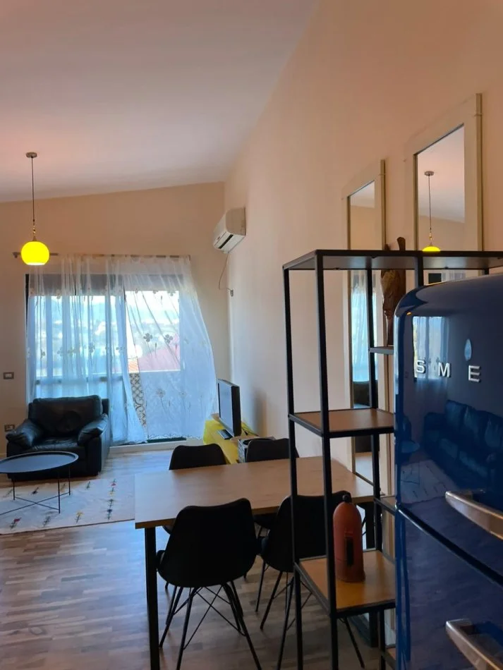 Jepet me qera Apartament 1+1 Rruga Liqeni i Thatë