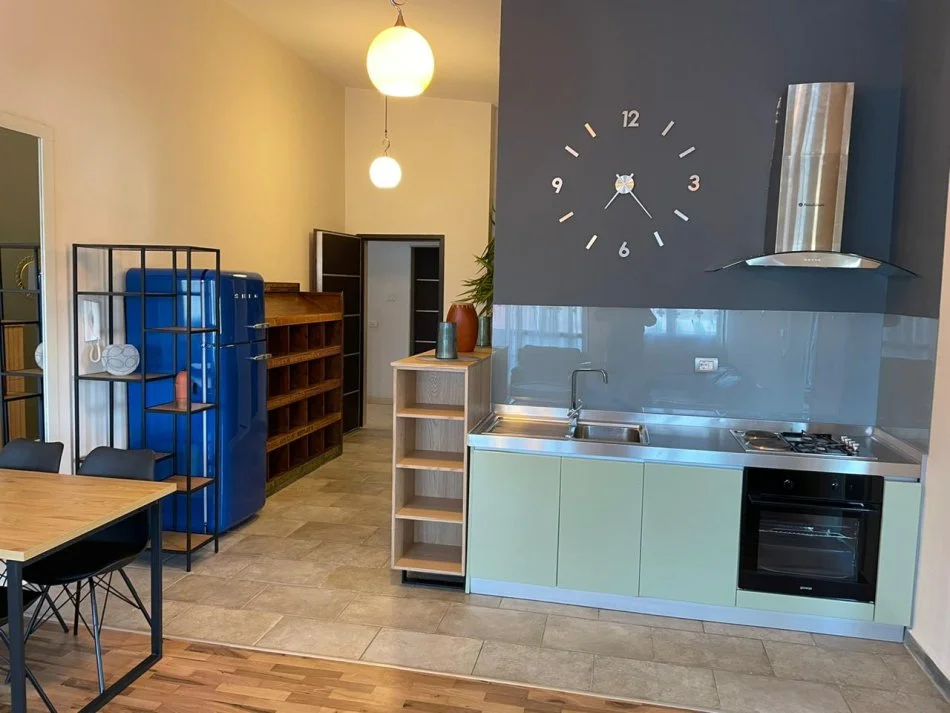 Jepet me qera Apartament 1+1 Rruga Liqeni i Thatë