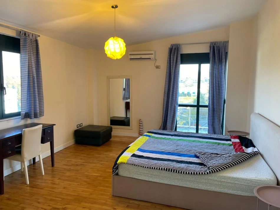 Jepet me qera Apartament 1+1 Rruga Liqeni i Thatë