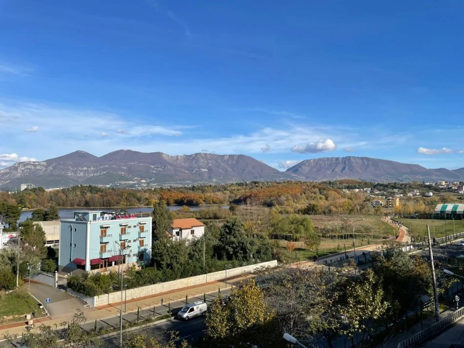 Jepet me qera Apartament 1+1 Rruga Liqeni i Thatë