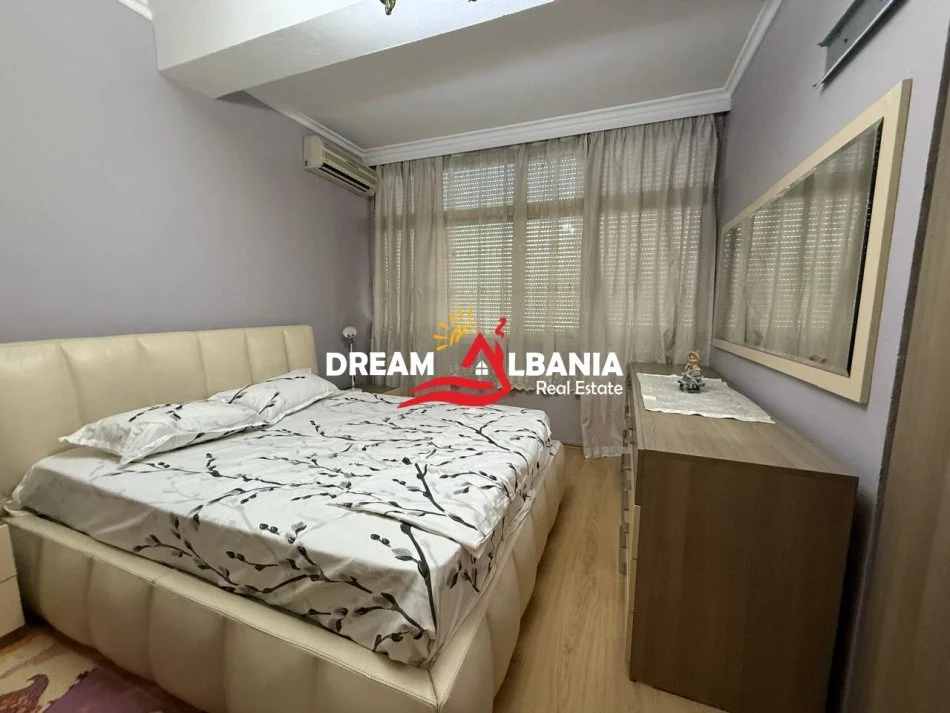 Tirane, jepet me qera apartament 2+1 , 122 m² 650 € (tek Zogu i Zi prane Ring center)