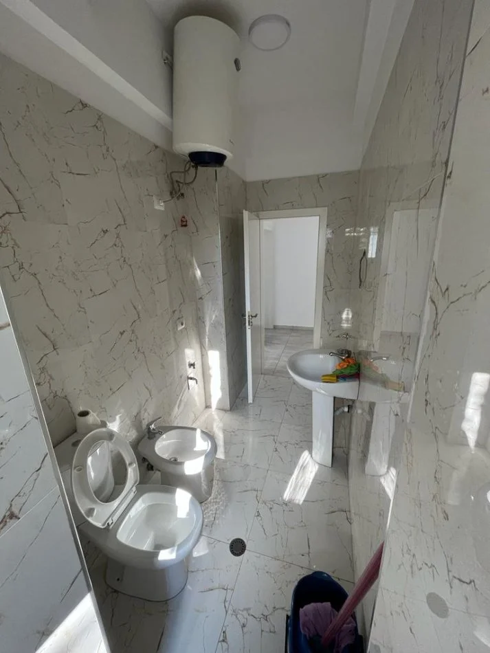 Tirane, jepet me qera apartament 1+1 Kati 2, 75 m² 500 € (Rruga e Dibres)