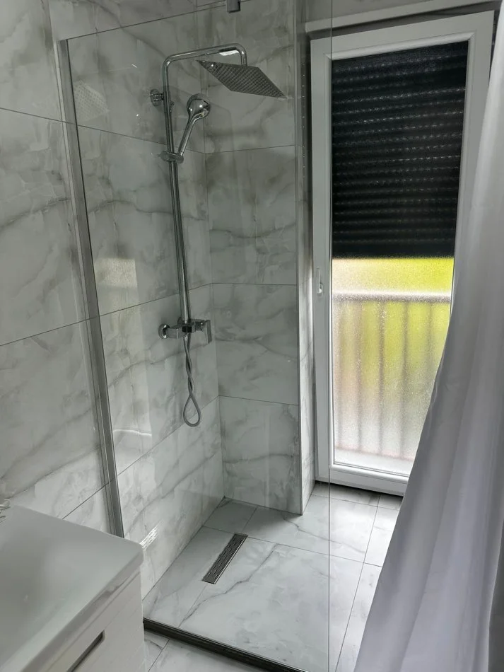 Tirane, jepet me qera apartament 2+1+Ballkon , 1.000 € 