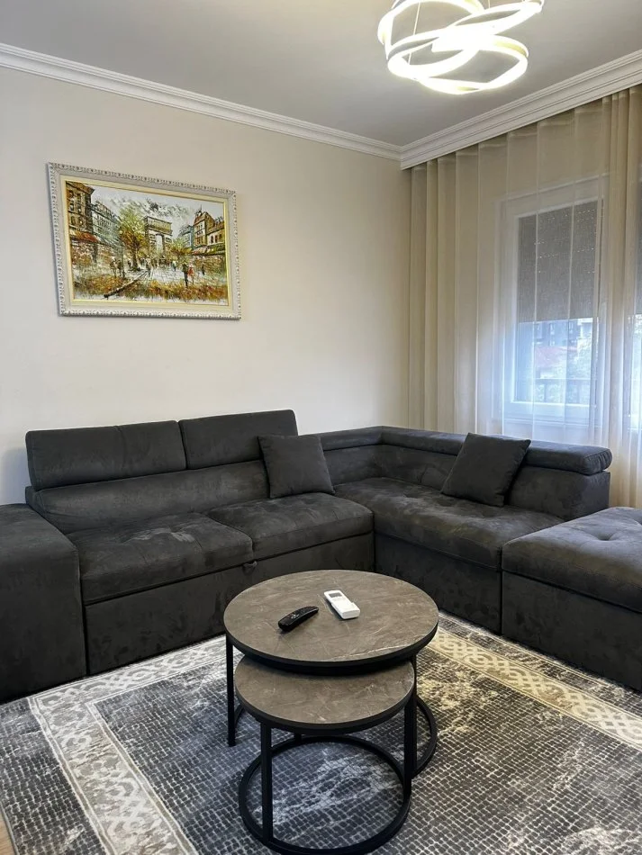 Tirane, jepet me qera apartament 2+1+Ballkon , 1.000 € 