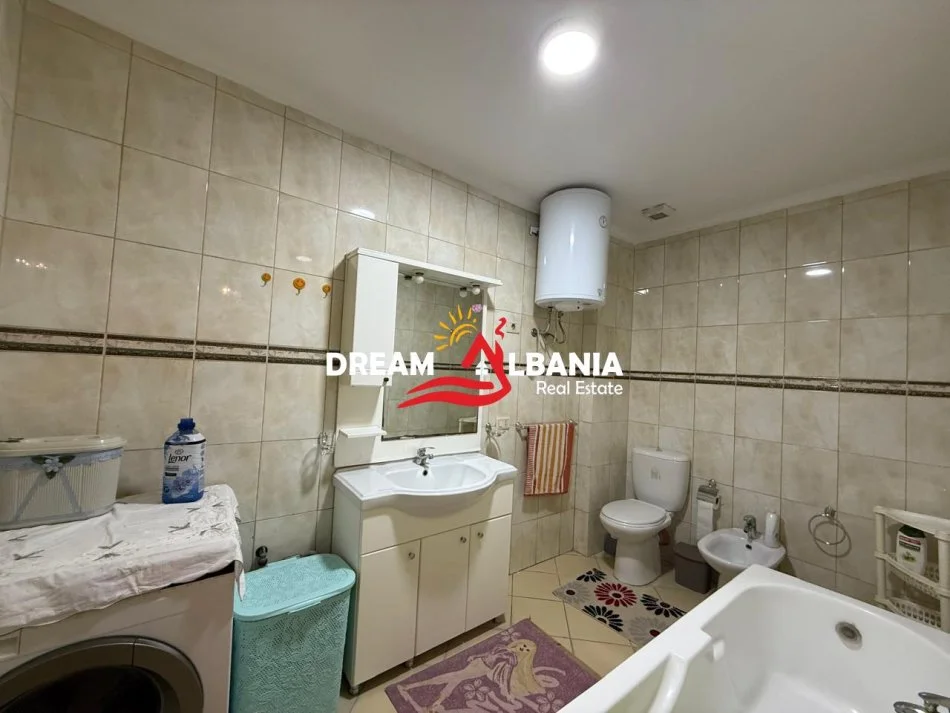Tirane, jepet me qera apartament 2+1 , 122 m² 650 € (tek Zogu i Zi prane Ring center)