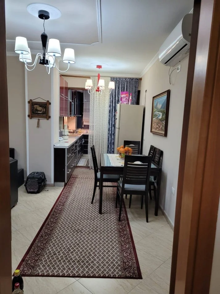 Tirane, jepet me qera apartament 2+1+Ballkon Kati 3, 550 €