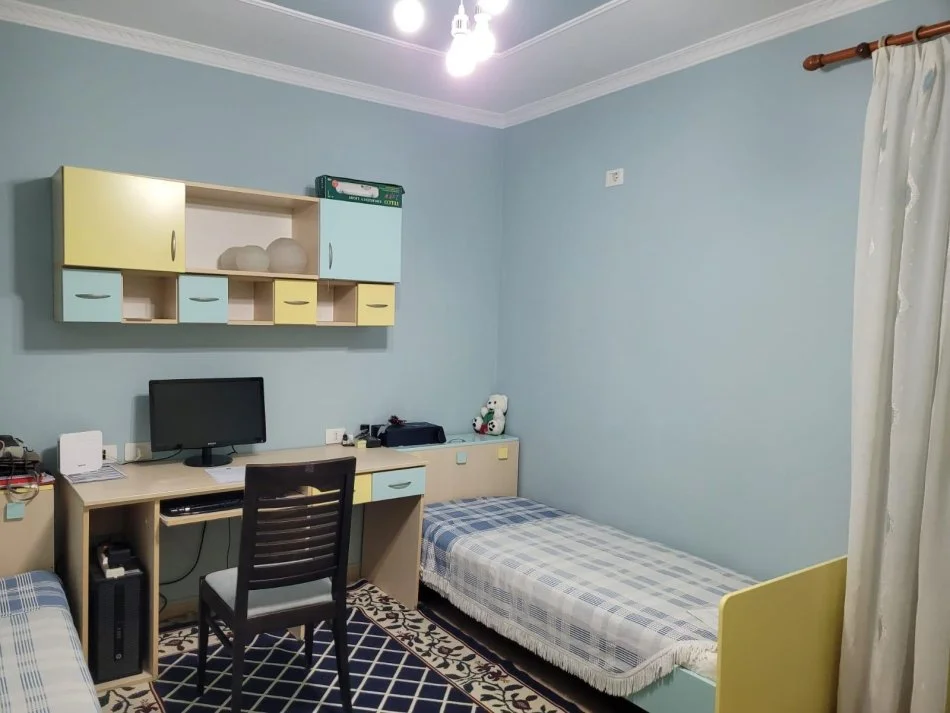 Tirane, jepet me qera apartament 2+1+Ballkon Kati 3, 550 €