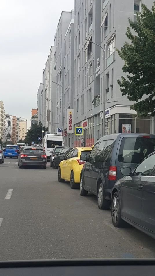 Tirane, jepet me qera dyqan Kati 0, 420 € 