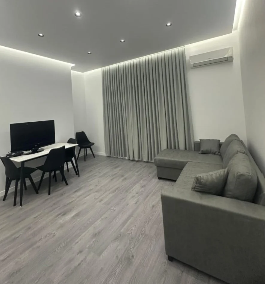 Tirane, jap me qera apartament 1+1+Ballkon Kati 2, 64 m² 700 € (Stadiumi Arena)
