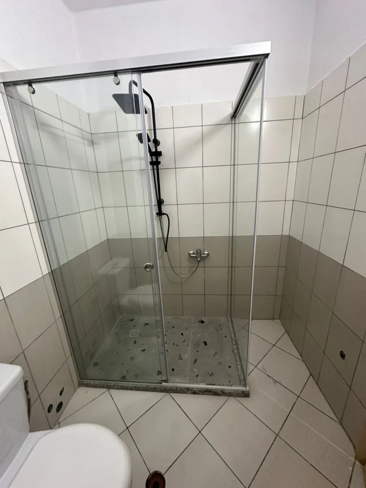 Tirane, shitet apartament 1+1+Ballkon Kati 5, 72 m² 145.000 € 