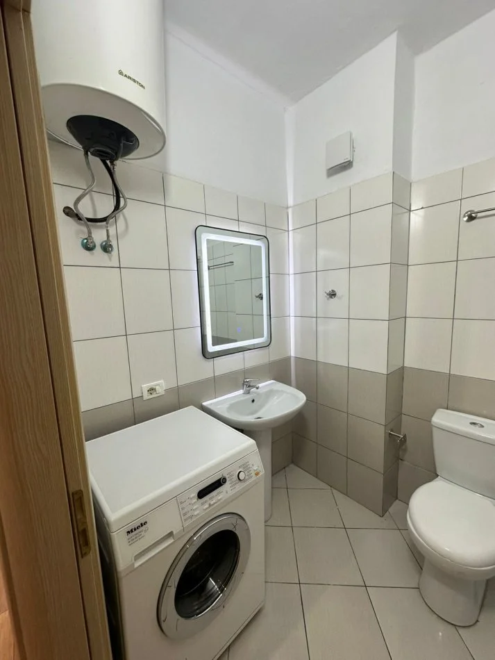 Tirane, shitet apartament 1+1+Ballkon Kati 5, 72 m² 145.000 € 