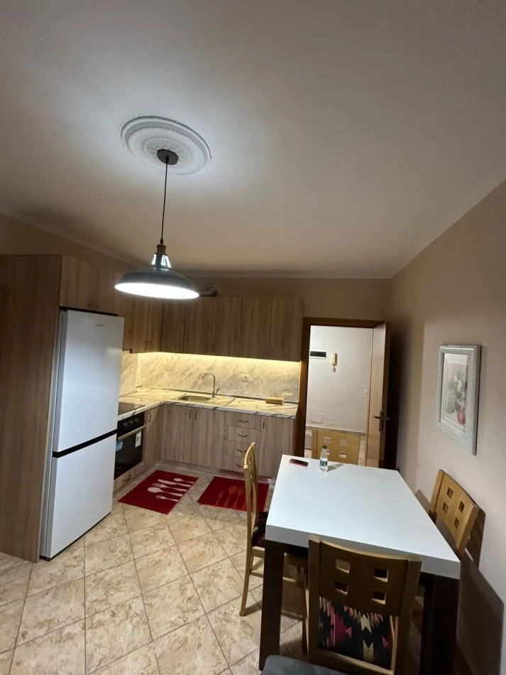 Tirane, jepet me qera apartament 2+1+Ballkon Kati 6, 78 m² 450 € (5 maji)