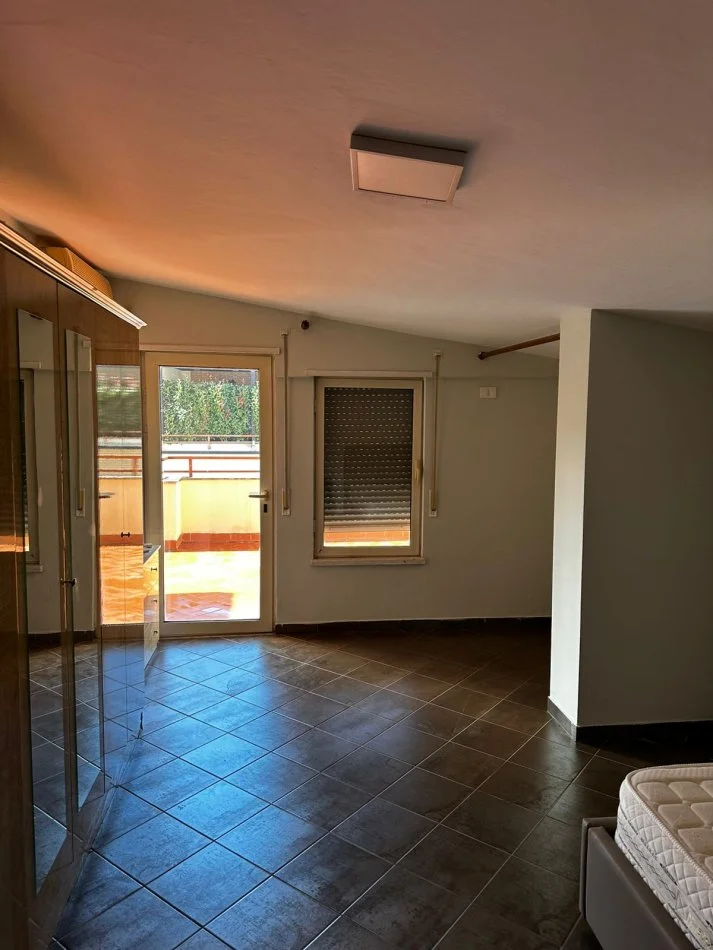 Tirane, jepet me qera apartament 4+1+Aneks+Ballkon , 210 m² 1.200 € 