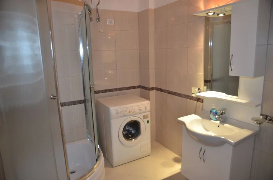 Tirane, jepet me qera apartament 4+1+Aneks+Ballkon , 210 m² 1.200 € 