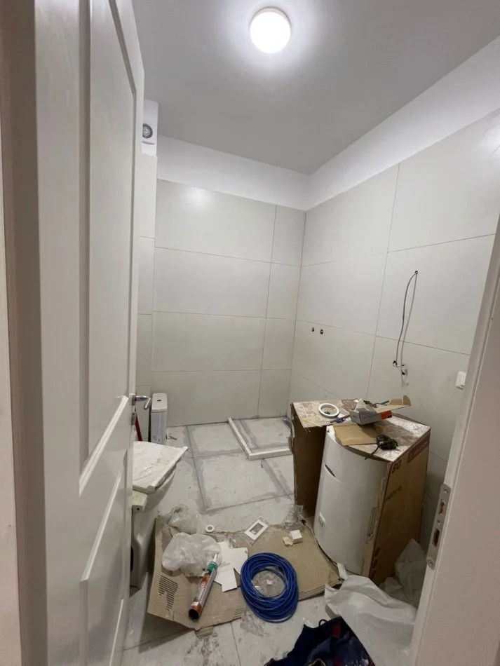 Tirane, jepet me qera apartament 2+1+Ballkon Kati 3, 800 € (Xhamia xhura)