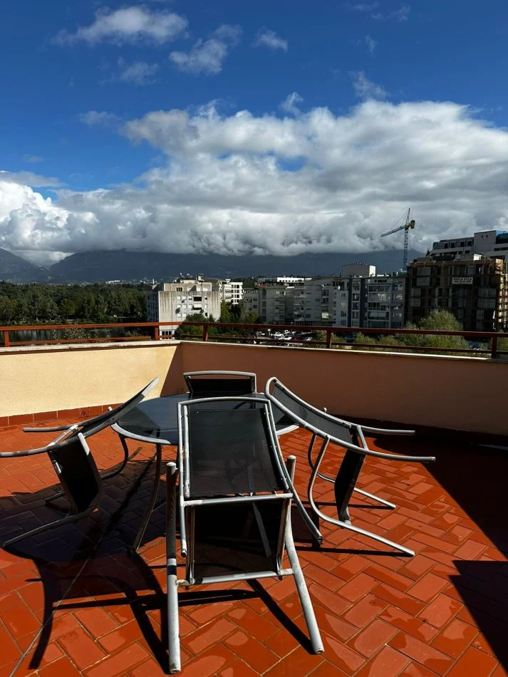 Tirane, jepet me qera apartament 4+1+Aneks+Ballkon , 210 m² 1.200 € 