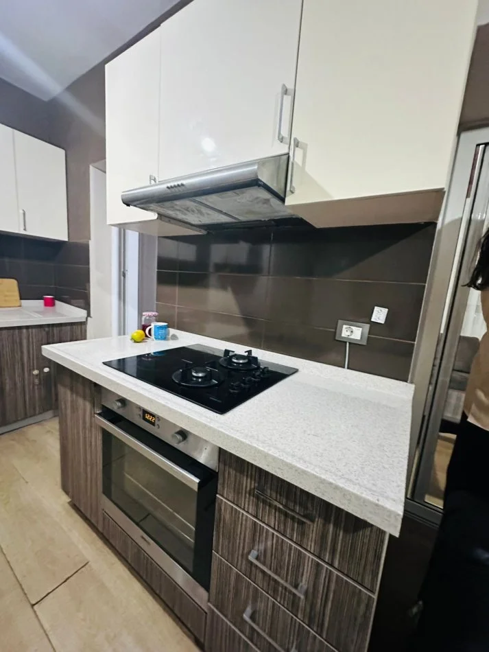 Tirane, jepet me qera apartament 2+1+Ballkon Kati 6, 90 m² 470 € (Laprake)
