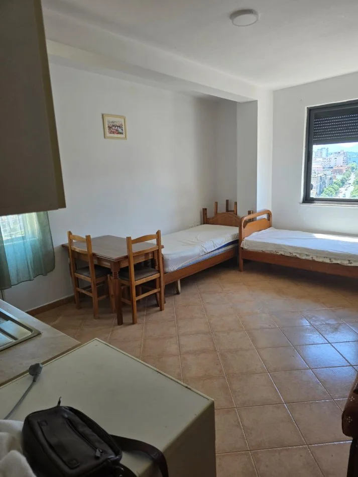 Tirane, jepet me qera garsonier  Kati 8, 41 m² 400 € (Bulevardi i Ri)