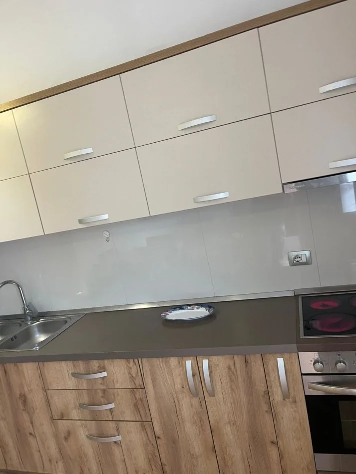 Tirane, jepet me qera apartament 2+1+Ballkon Kati 2, 120 m² 450 € (Don bosko)