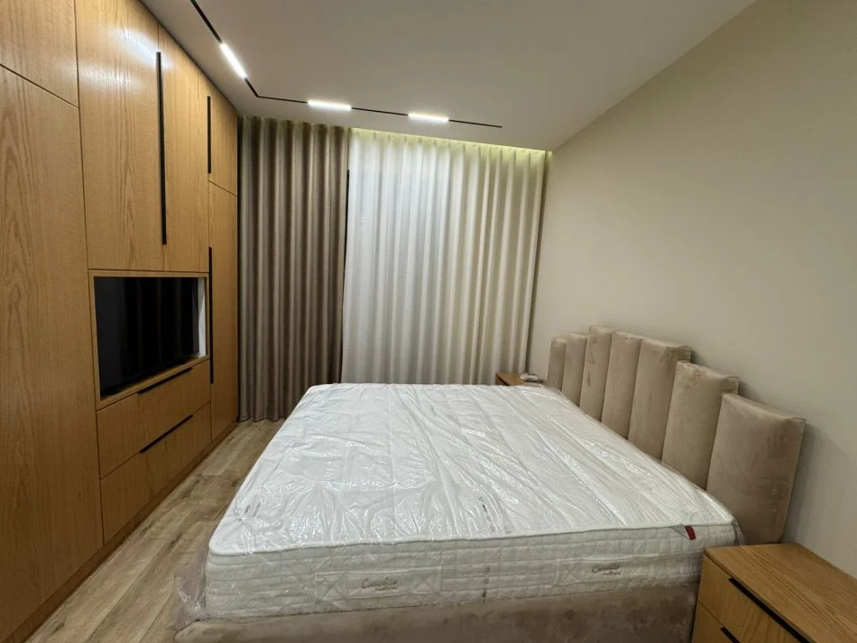 Tirane, jepet me qera apartament 2+1 Kati 2, 115 m² 1.500 €