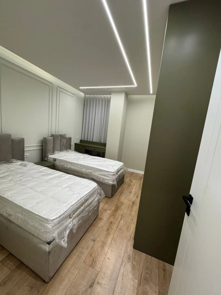 Tirane, jepet me qera apartament 2+1 Kati 2, 115 m² 1.500 €