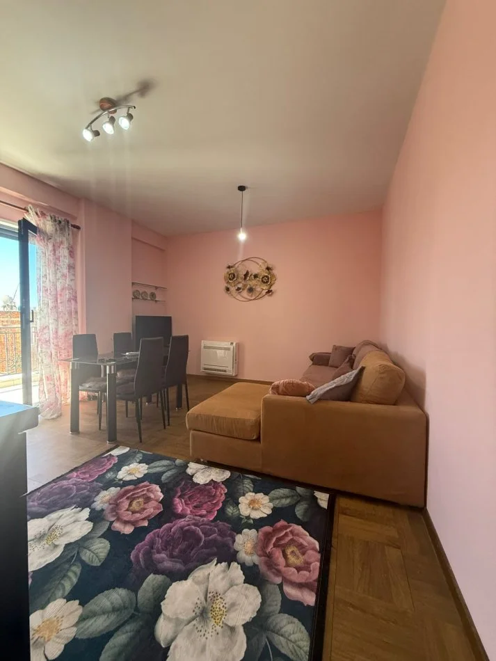 Tirane, jepet me qera apartament 1+1+Ballkon Kati 4, 70 m² 600 € (Bulevardi Zogu Par Ministria e Drejtësis Rruga Dervish Hatixheja)