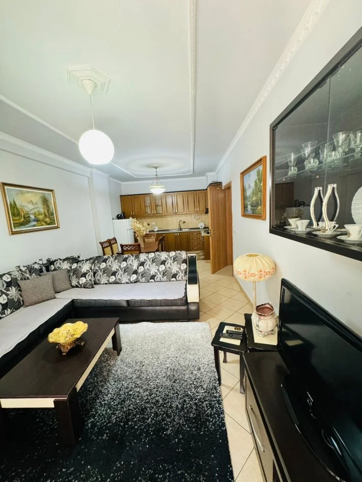 Tirane, jepet me qera apartament 2+1+Aneks+Ballkon Kati 3, 120 m² 550 € (Astir , Perball Artistit.)
