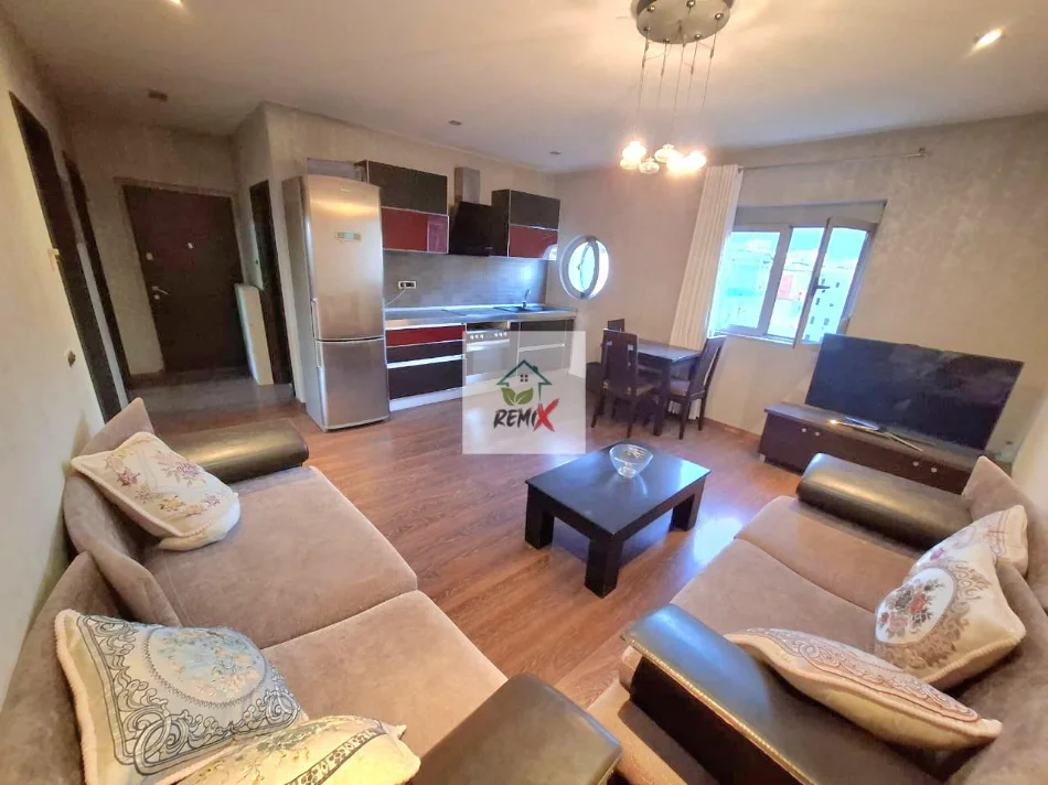 Tirane, jepet me qera apartament 2+1+Aneks+Ballkon Kati 5, 90 m² 600 €