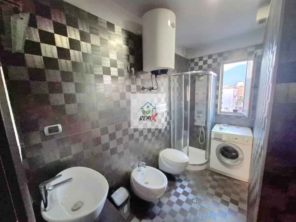 Tirane, jepet me qera apartament 2+1+Aneks+Ballkon Kati 5, 90 m² 600 €
