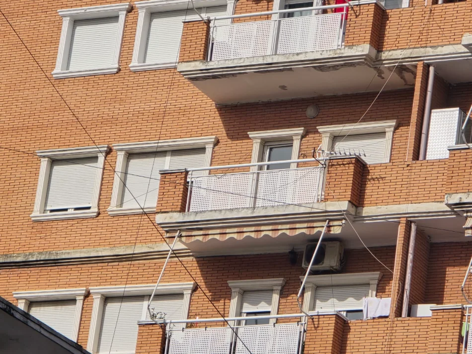 Durres, jepet me qera apartament 1+1+Aneks+Ballkon Kati 8, 73 m² 330 € (Lagjja nr. 6, pallati KMY, afer Muzeut te Deshmorevee)