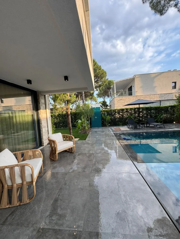 Durres, shes Vile 3+1 Kati 3, 790.000 € (Gjiri Lalzit)