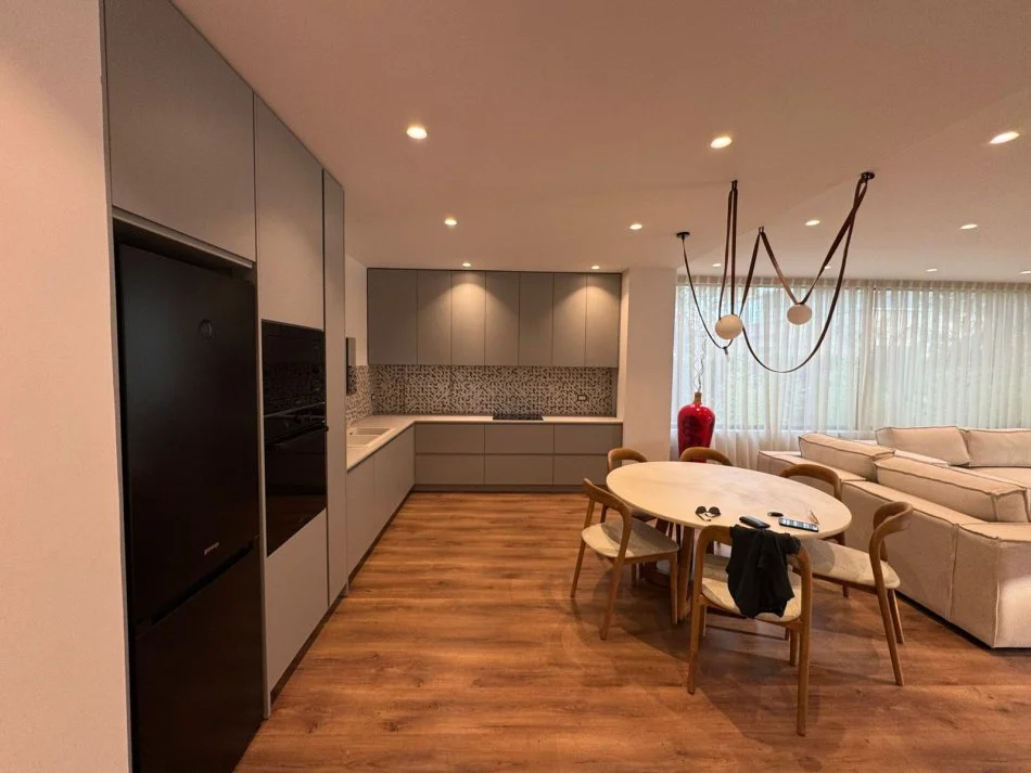 Durres, shes Vile 3+1 Kati 3, 790.000 € (Gjiri Lalzit)