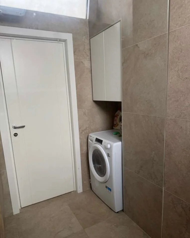 Tirane, jepet me qera 2+1 Kati 2, 90 m² 950 € 