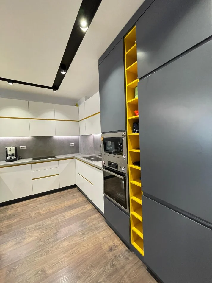 Apartament Lux 2+1+2 per qira, Kompleksi Tower Bridge 3 te Rruga e Dibres