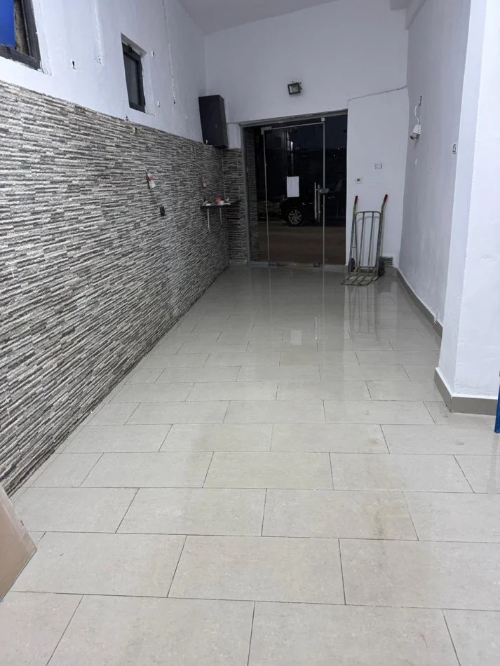 Tirane, jap me qera ambjent biznesi Kati 0, 115 m² (Rr.Ali Demi)