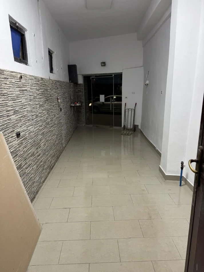 Tirane, jap me qera ambjent biznesi Kati 0, 115 m² (Rr.Ali Demi)