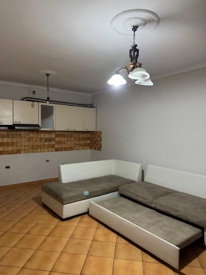 Tirane, jap me qera ambjent biznesi Kati 0, 115 m² (Rr.Ali Demi)